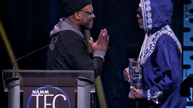DJ Jazzy Jeff presents NAMM Innovator Award to Grand Mixer DXT